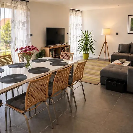 Houbovy Vrch Apartman *